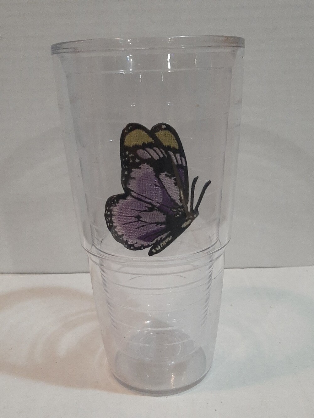 🛍Tervis tumbler featuring a purple butterfly patch design 24oz Double-walled
